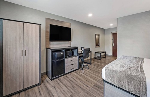 Foxboro Hotel | Great Foxboro Find! FREE Breakfast & Parking, Walking Distance to Patriot Place!