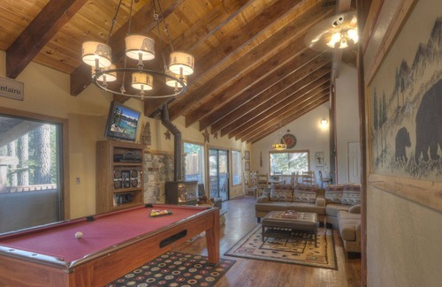 Kingswood Estates House | GREAT Getaway!!! 6bd, 4ba, hot tub, pool table, SKIING