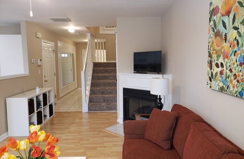 Davis Lake - Eastfield House | Great Getaway Charlotte