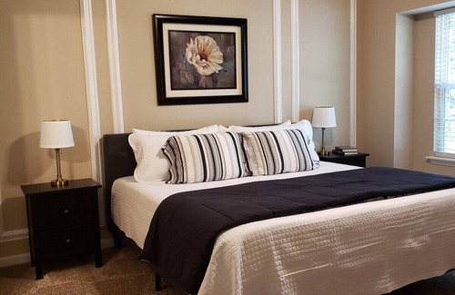 Davis Lake - Eastfield House | Great Getaway Charlotte
