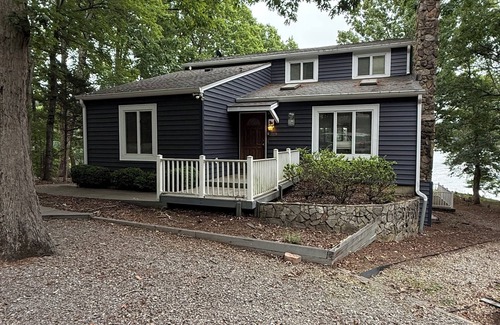 Westlake Corner House | Great Getaway On Picturesque Point. - No stairs to the lake!