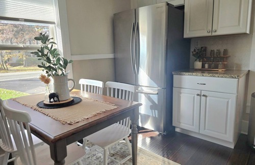 Mentor House | Great Group Gathering Spacious 5-bd/2.5 B house 2 Kitchens, Hot Tub, Large Yard