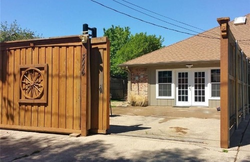 Northwest Dallas House | Great half duplex in quiet mature hood located near 635 and 35. 3 Beds, 2 baths