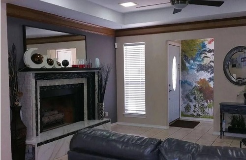 Northwest Dallas House | Great half duplex in quiet mature hood located near 635 and 35. 3 Beds, 2 baths