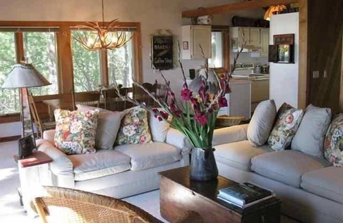 Harbor Springs House | Great Harbor Springs Lakefront Home Perfect For All Seasons