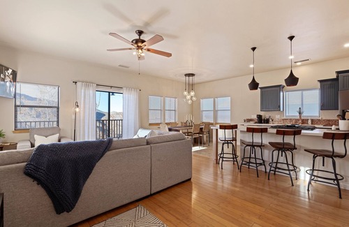 Jerome Apartment | Great Hillside Views, Full Kitchen, Near Shopping & Dining