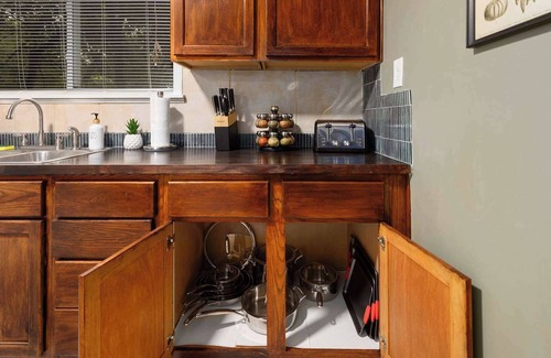 Overland Park House | Great Home Base for Exploring KC 2BR King Beds