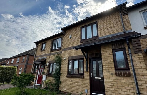 Bedford House | Great Home Close To The Embankment Free Parking and Self Check in!