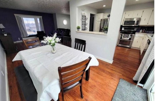 Millard House | Great Home in a Safe Neighborhood and only 8 min from the interstate!