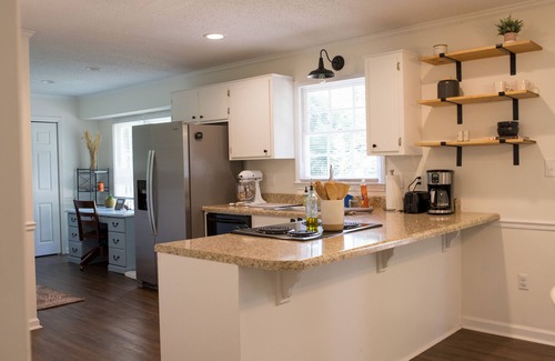 Athens House | Great Home in Athens! 5 miles from Sanford Stadium!