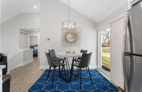 Claycomo House | Great home with King Beds/Wifi/Safe
