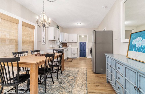 Northeast South Bend House | Great house just a 20+ min walk to Notre Dame! sleeps 6