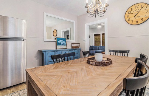 Northeast South Bend House | Great house just a 20+ min walk to Notre Dame! sleeps 6