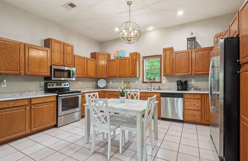 Mandeville House | Great house steps to the lakefront!