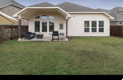 Atascocita House | Great house with amazing neighborhood amenities. two Private rooms with one bath