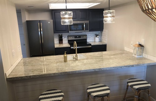 Stuart Condo | Great interior, and prime location on South Hutchinson Island - near downtown