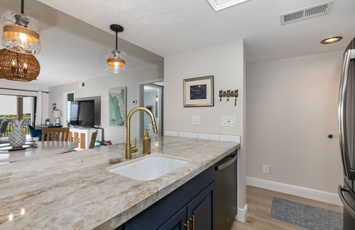 Stuart Condo | Great interior, and prime location on South Hutchinson Island - near downtown