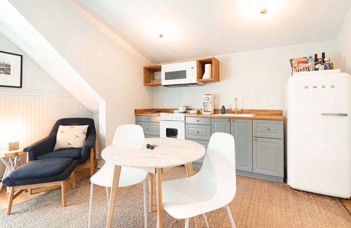 New Castle Apartment | Great Island Inn - Queen Studio Apt - River View