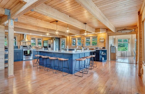 Goodview House | Great Lake Escape - Sleeps 6 -Allows 1 dog