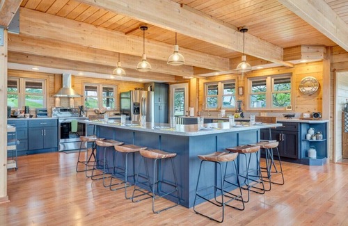 Goodview House | Great Lake Escape - Sleeps 6 -Allows 1 dog