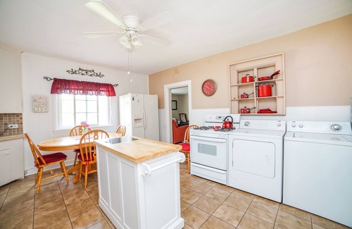 Manteno Cottage | Great Lakefront Home