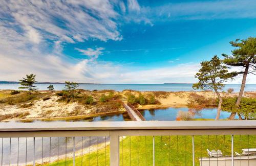 Maple City Apartment | Great Lakes 49 50