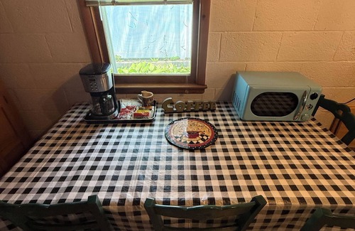 Caseville Cottage | Great Lakes Getaway Cottage w/Private Beach Access & More