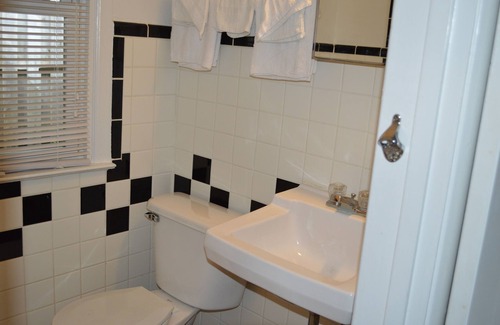 Fremont Hotel | Great Lakes Motel