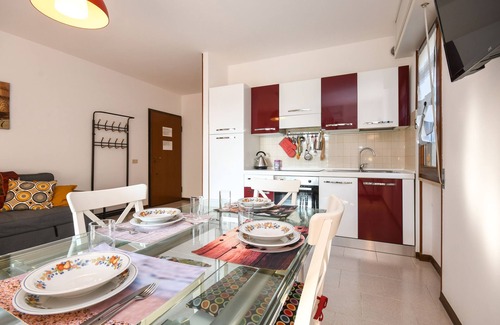 Portese Apartment | Great Location with Charming Patio - Prato Verde - Girasole