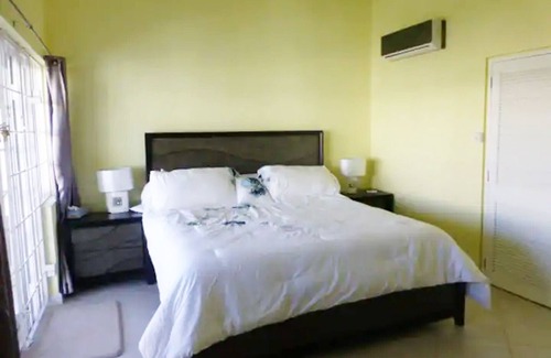 Hastings Apartment | Great Location opposite Beach, Boardwalk, Restaurants, Bars, Art Splash Cafe & Shopping
