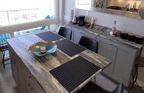 Lenox Park Condo | GREAT LOCATION- 1 BR/2 Bath Direct Oceanfront Condo- Free Wi-Fi new up date