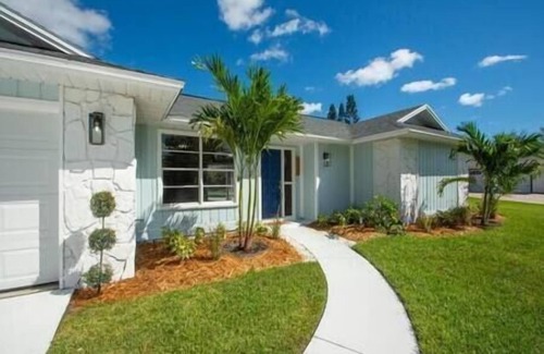 Florida Ridge House | Great Location, 10 Mins to Beach, Vero Pool House