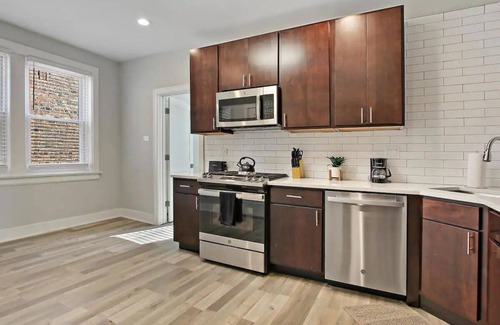 Kenwood Apartment | Great Location! 15 Min from DT -Historic Hyde Park