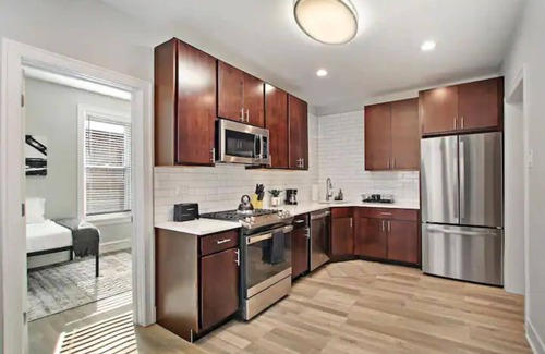 Kenwood Apartment | Great Location! 15 Min from DT -Historic Hyde Park