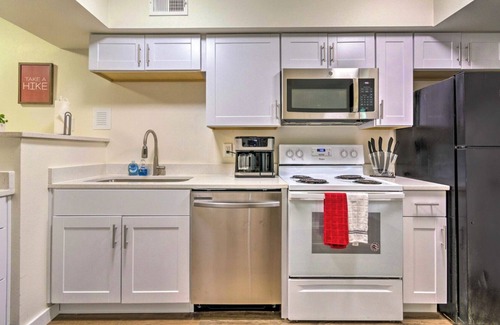 Capital View Apartment | Great location! 2-BR with queen bed near UAMS, Little Rock with WiFi, AC