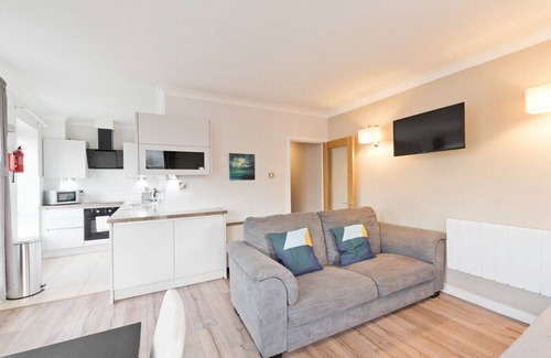 Portobello Apartment | *GREAT LOCATION*2BED APARTMENT*FAST WIFI &TV