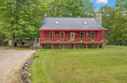 South Berwick House | Great location! 3 Bedroom home for rent!