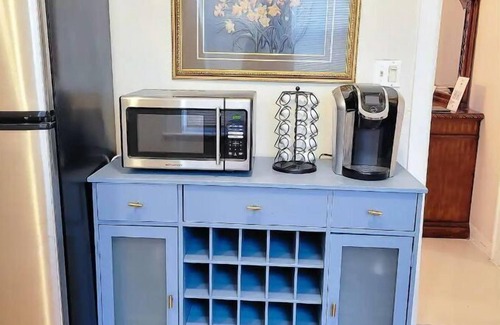 Irvington Apartment | Great Location 3BR Cozy Modern Apt in Irvington