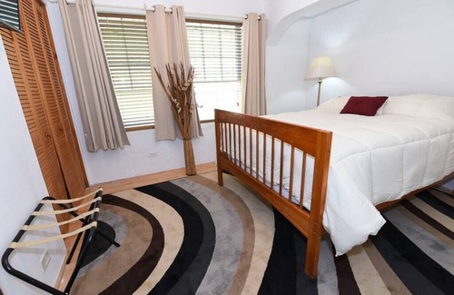 Warwick House | Great Location, 4 bedroom, Private Home