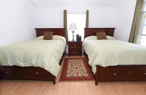 Warwick House | Great Location, 4 bedroom, Private Home
