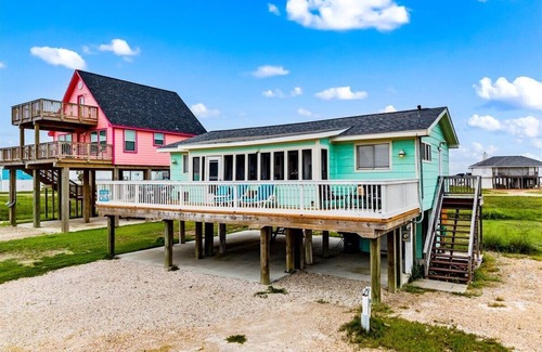 San Luis Beach House | Great Location! Beach & Bay Views, with easy access to both. Drive to Galveston.