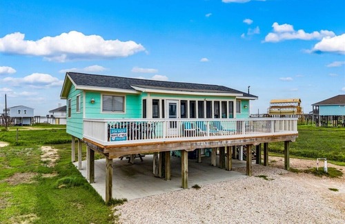 San Luis Beach House | Great Location! Beach & Bay Views, with easy access to both. Drive to Galveston.