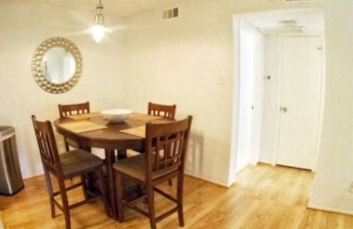 Chinatown Condo | Great Location, Close to Galleria & Pets Welcomed!