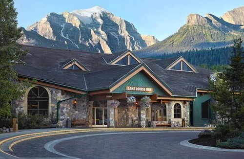 Lake Louise Apartment | Great Location! Cozy Room | Access to Ski Lockers