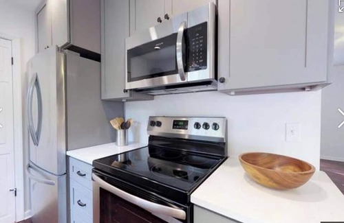 Talbot's Corner House | Great Location .Cute Cottage in Hip East Nashville