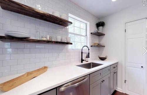 Talbot's Corner House | Great Location .Cute Cottage in Hip East Nashville