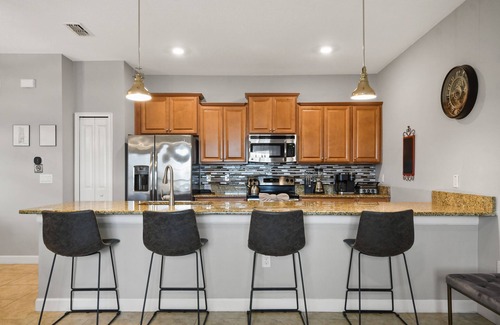 Kissimmee House | Great Location! Disney-Universal-Kid Gear-Free Pool Heat-Lake view- Family Fun