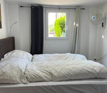 Grinzing Villa | Great location Exquisite Villa, Free Parking - suitable for 19 persons