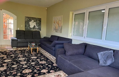 Grinzing Villa | Great location Exquisite Villa, Free Parking - suitable for 19 persons