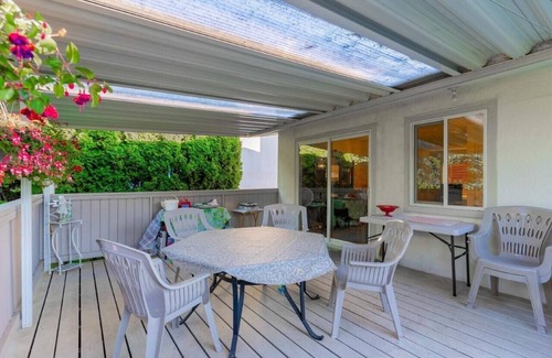 Guildford House | Great Location, Family Room for 6 Near Guildford Town Center, Surrey!